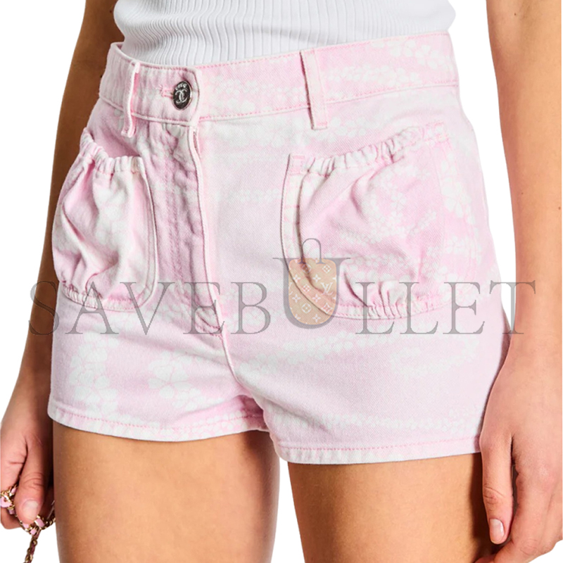 CHANEL COCO BEACH PINK AND WHITE DENIM SHORTS WITH CC LOGO PRINT 